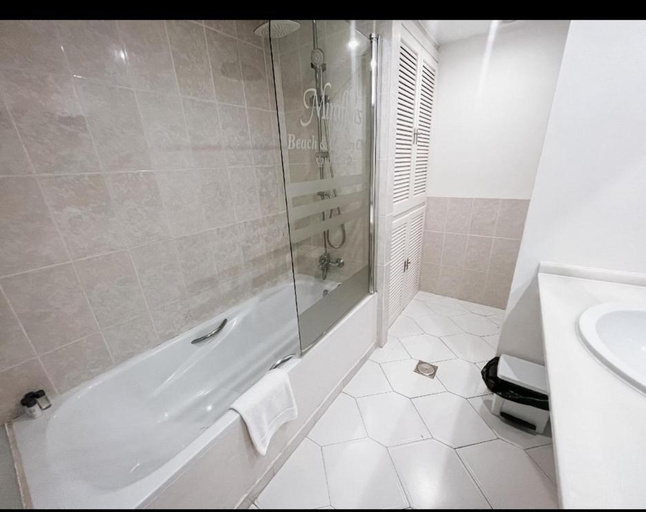 Miraflores Beach - Sea Front - Luxury Apartment มิฮาส ภายนอก รูปภาพ